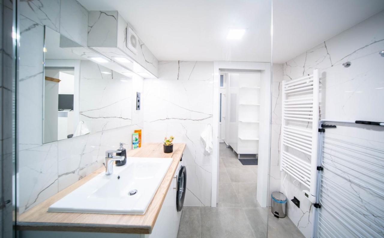 Free Parking Basilica Rob'S Home - Ac, Wi-Fi, Smart Tv Budapesta Exterior foto